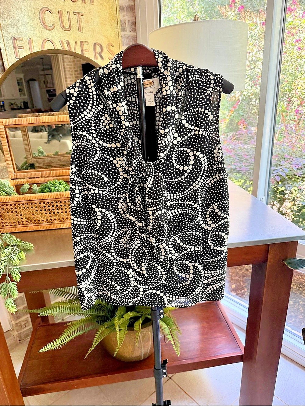Talbots Petite Polka Dot Sleeveless Blouse in Black & White Size 14 Like new